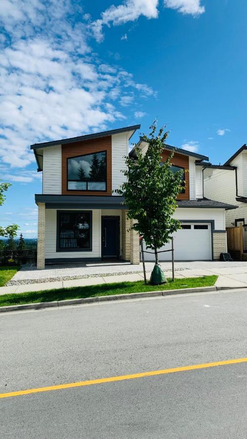 Baycrestone Apartment Coquitlam Exterior photo